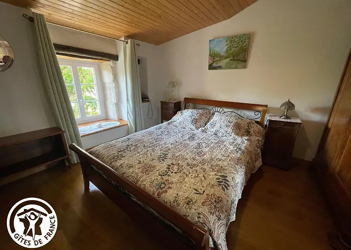 Maison Au Cœur Du Marais Poitevin Avec Barques, Canoës, Pédalo Et Vélos включены - Fr-1-426-147